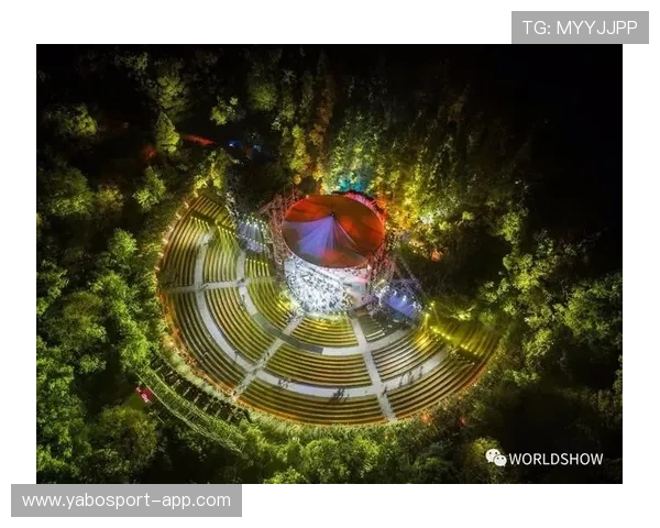 尽享假期斯洛特现身西班牙伊维萨岛沉浸式欣赏顶级DJ演出现场音乐